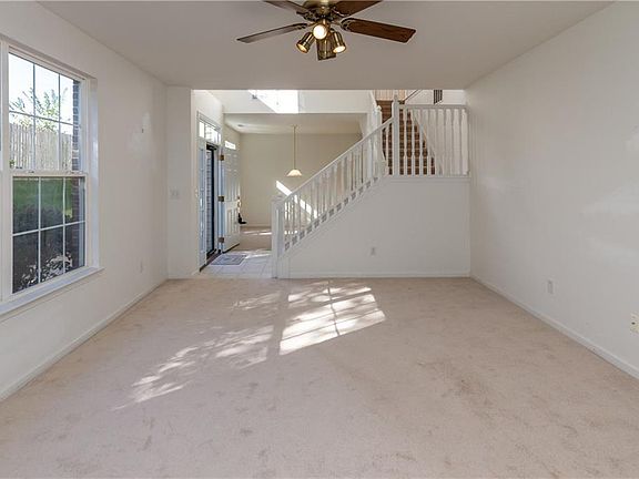 4th image of 2277 Colfax Ln