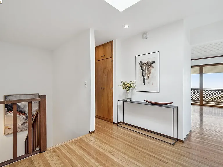 540 Dwight Pl — Photo 7