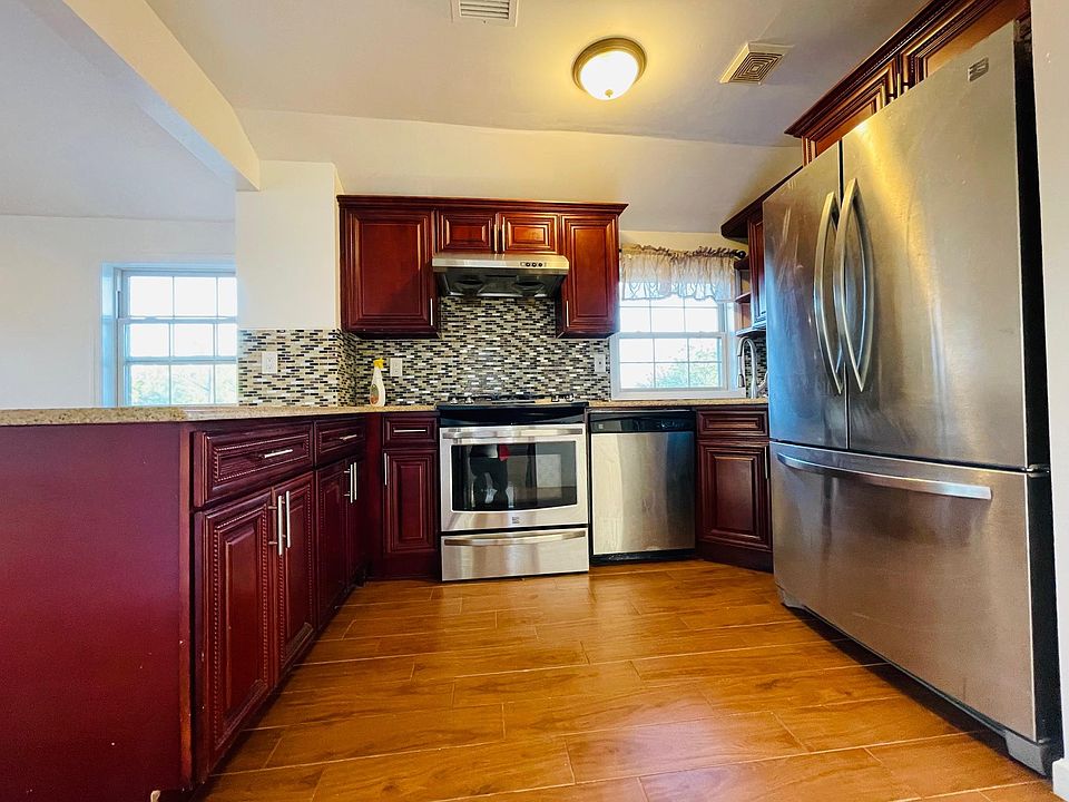 1st image of 76 Avenue & St #167