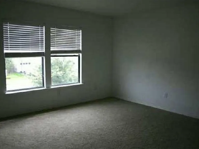 10328 Garbacz Dr — Photo 3
