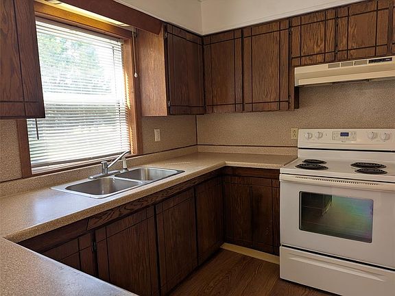 2nd image of 716 Lindoo Avenue