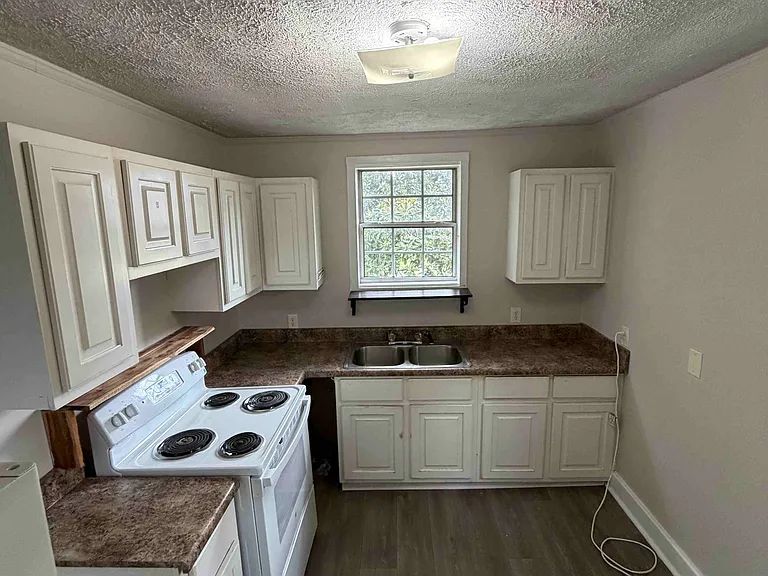 817 College St #4 — Photo 13