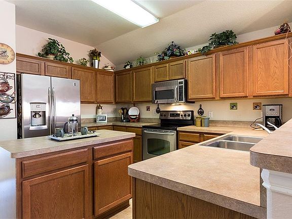 5th image of 3701 Redwood Cir