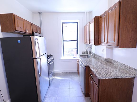 3rd image of 37-33 College Point Blvd APT C3h