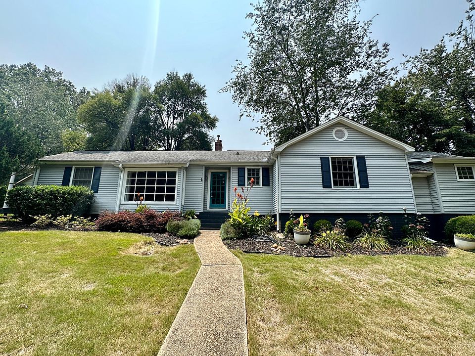 1st image of 223 E Augusta Pl