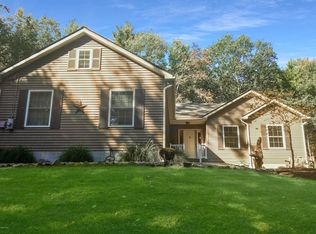 416 Raymondskill Rd, Milford, PA 18337