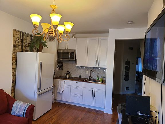 2nd image of 33 Summit Ave Floor 1