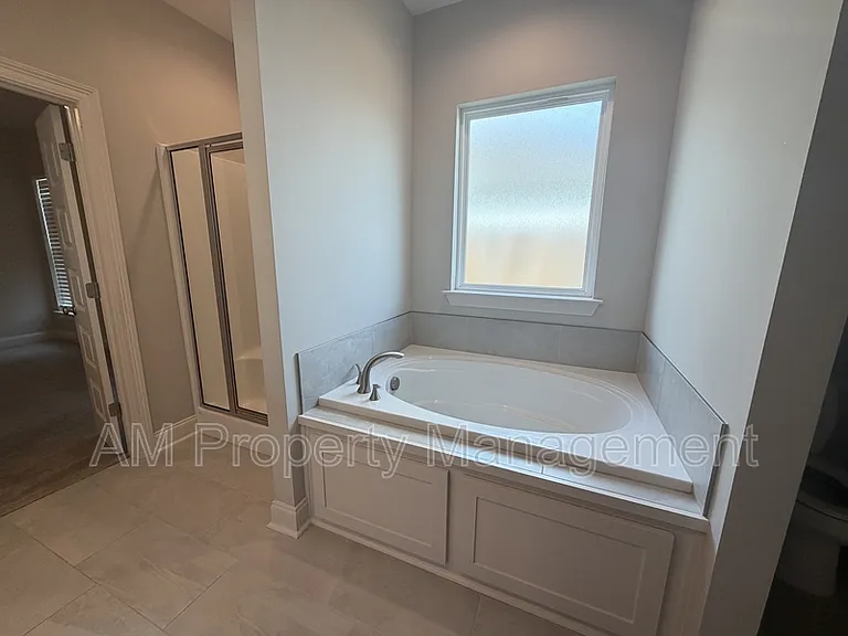 102 Ancona Ln — Photo 10
