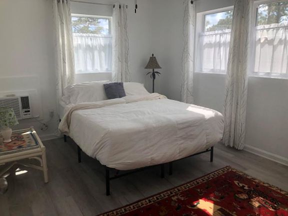 4th image of 6900 Miami Dr #4
