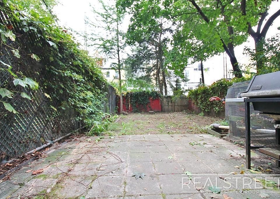 1st image of 283 Sackett St APT 1R