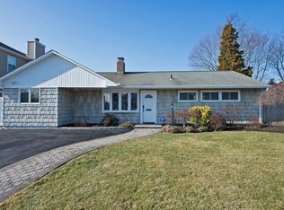 15 Bluebird Dr, Syosset, NY 11791