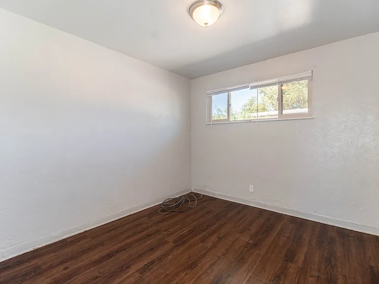 1109 Akron St — Photo 14