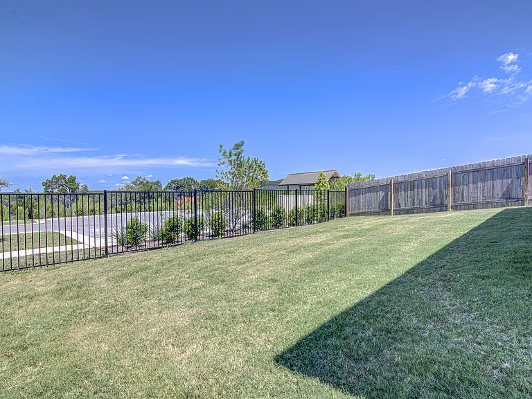 22300 Lago Lookout Ln — Photo 32