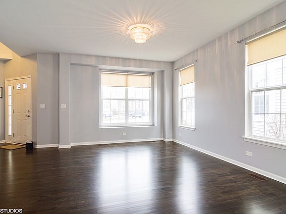 3rd image of 861 Savoy Ct