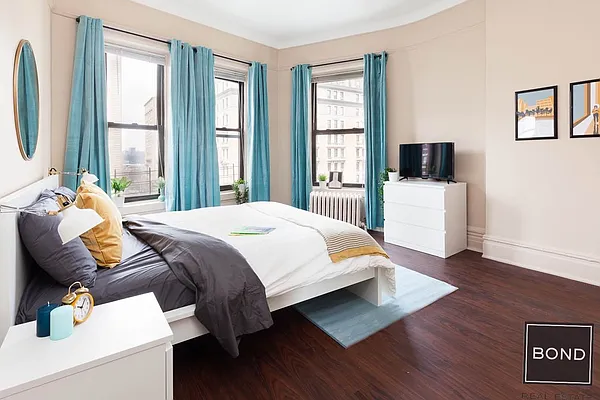 Rented by Bond New York | media 32