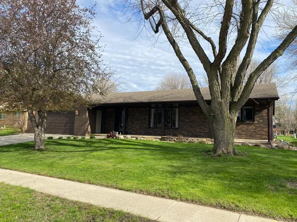 1200 Maplewood Dr, Worthington, MN 56187