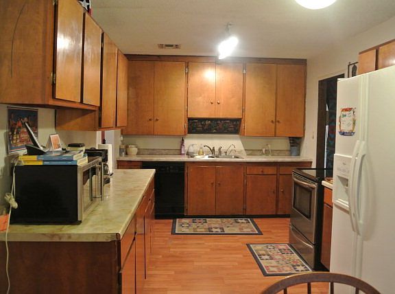 4th image of 1017 N Avenue F