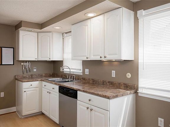 5th image of 73 N Ellwood Ave