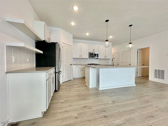 4th image of 549 Wyleswood Dr
