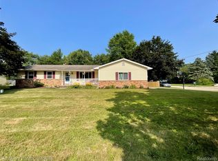 5363 Irish Rd, Grand Blanc, MI 48439