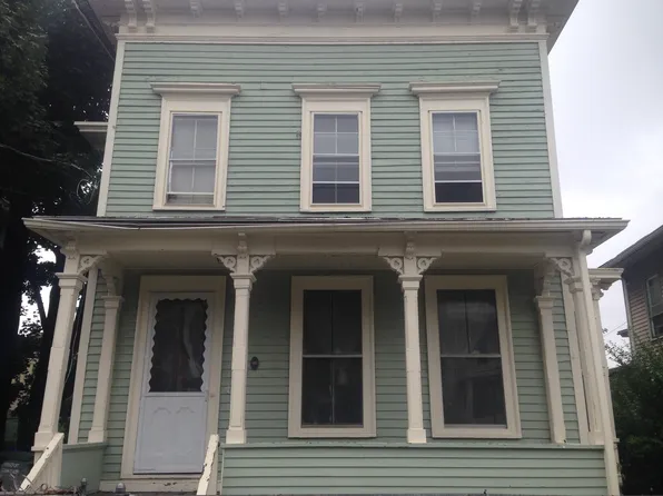 703 Kossuth St, Bridgeport, CT 06608