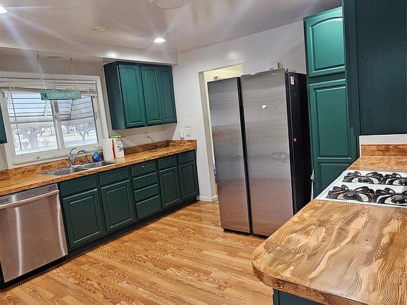 5th image of 1131 Linus St