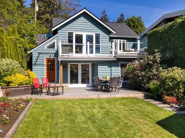 3841 Lonsdale Ave, North Vancouver, BC V7N 3K8