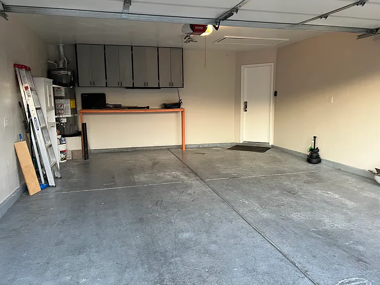 Garage (interior)