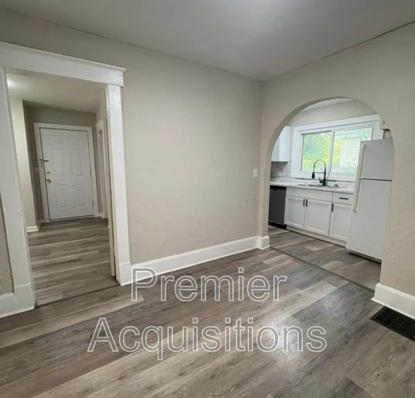 3318 Fernwood Ave — Photo 5