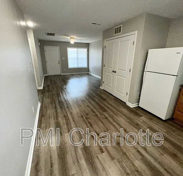729 Fisher Ferry St #E — Photo 5