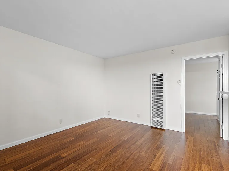 1119 N Genesee Ave #1 — Photo 14