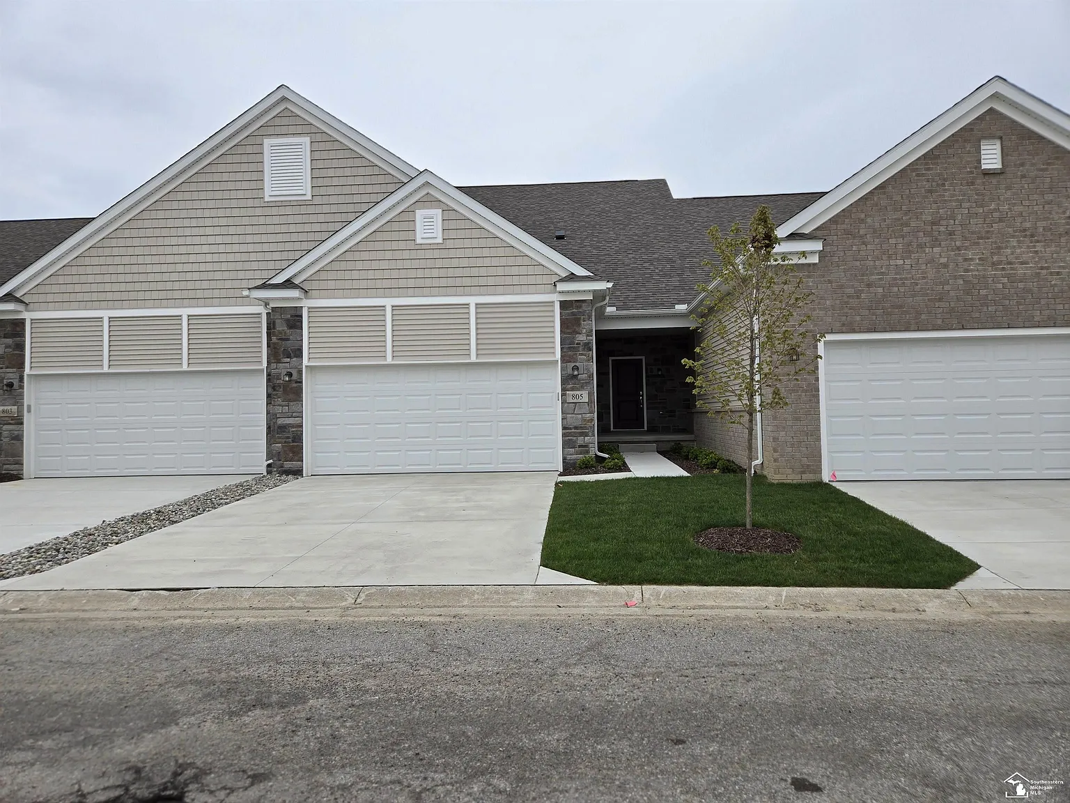 805 Plum Village Dr photo 1