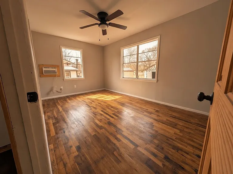 408 S Washington St — Photo 12
