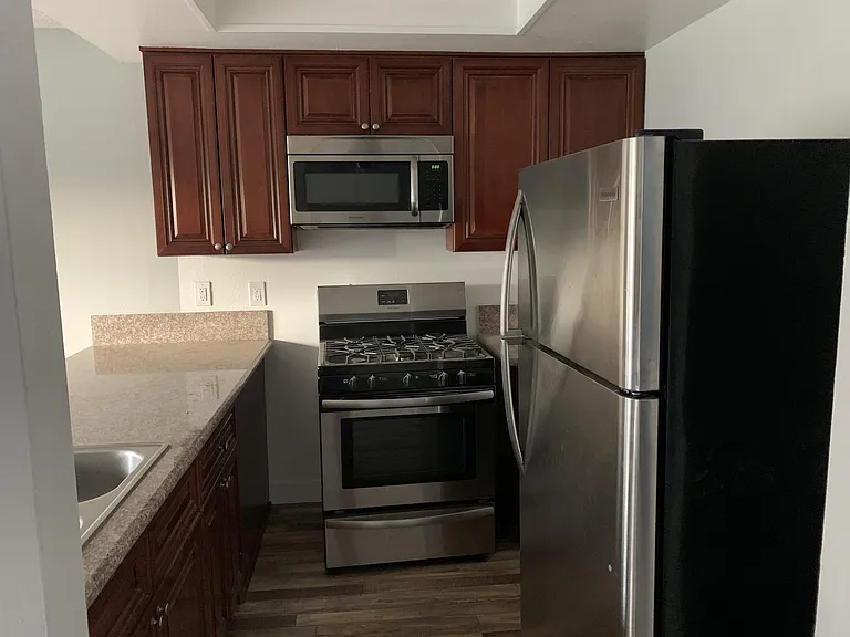 1243 Fedora St — Photo 4