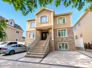 447 N Railroad Ave, Staten Island, NY 10304