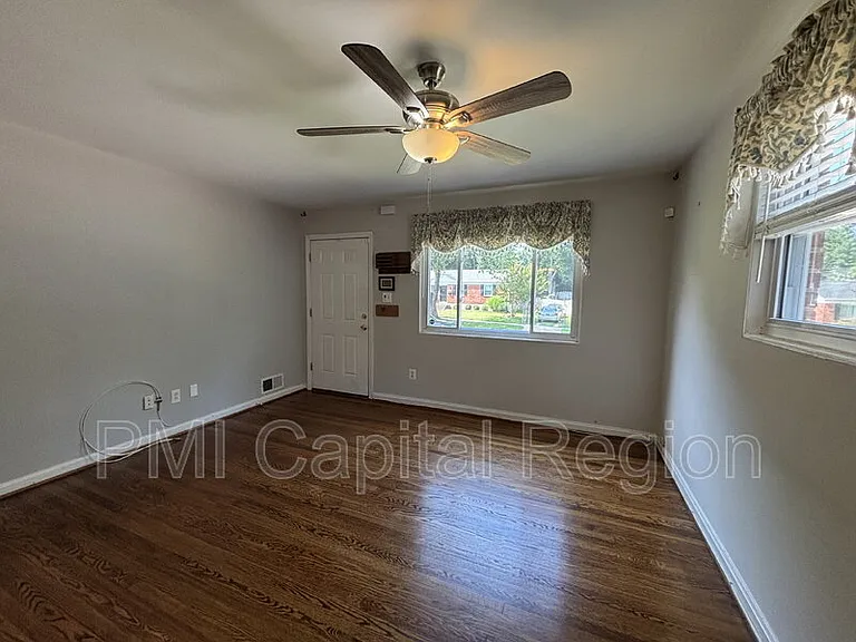 4706 Red Fox Rd — Photo 3