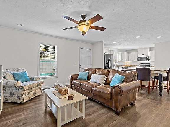 5th image of 8418 Dogwood Cir