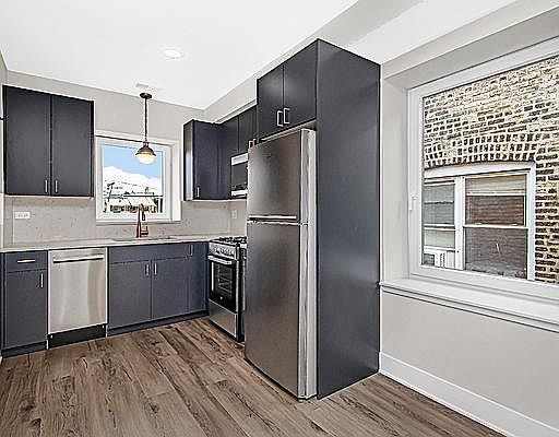 1st image of 938 W Cornelia Ave #1