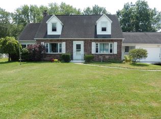 5498 Meadow Dr, Hamburg, NY 14075