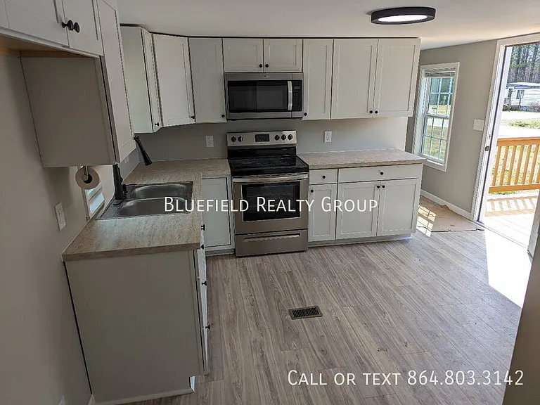 723 Reynolds Rd #A — Photo 2