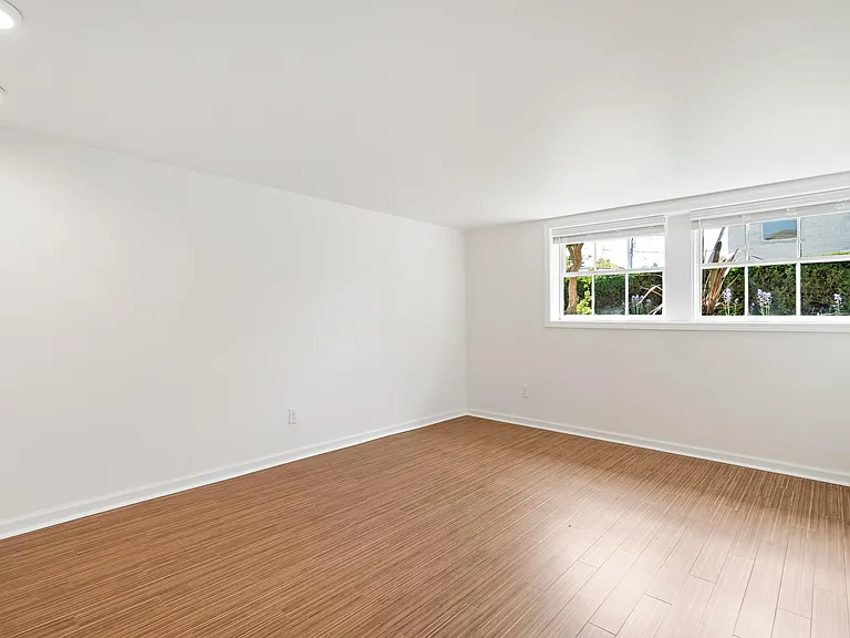 2203 Nob Hill Ave N #1 — Photo 5