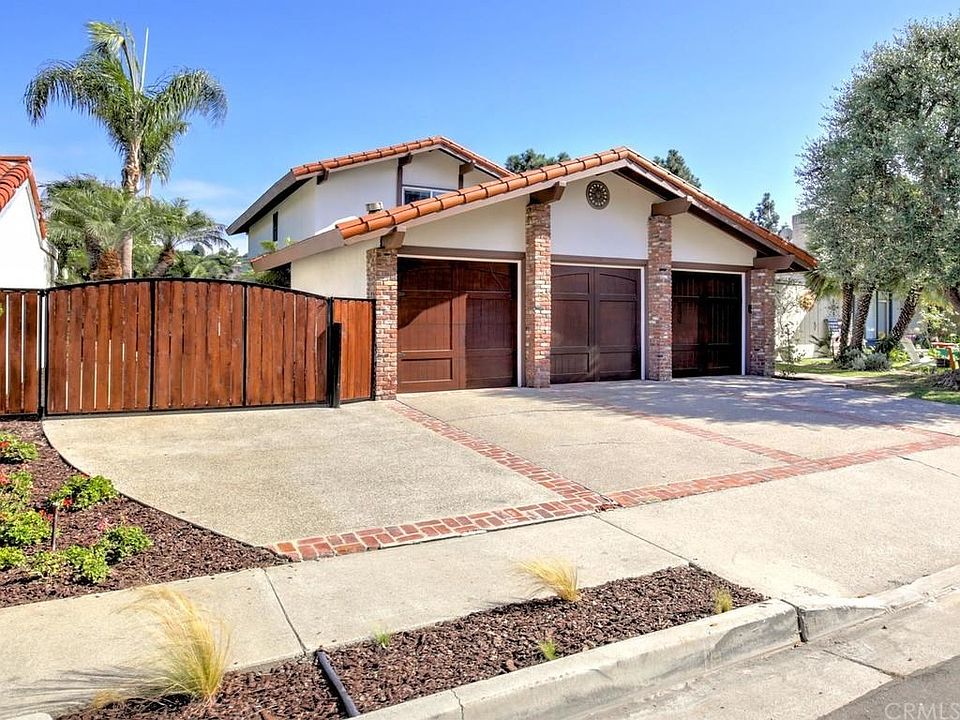 1st image of 644 Calle Vicente