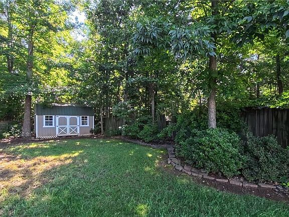3rd image of 3023 Maple Branch Dr