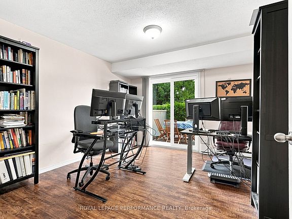 5th image of 1992 Summerfields Cres