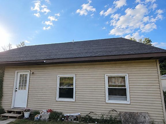 3rd image of 2561 E Manor Rd