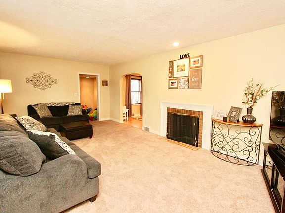 2nd image of 354 Bradford St