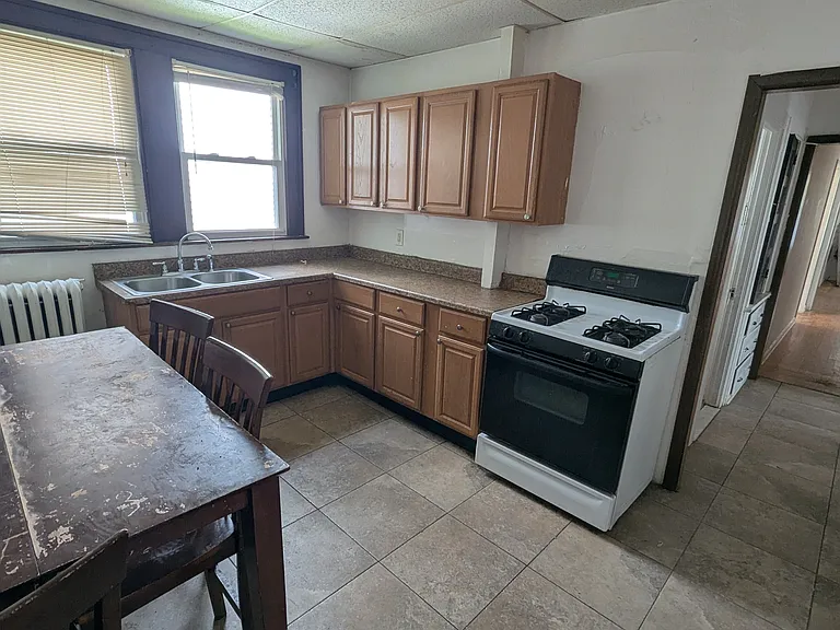 612 Morris St — Photo 9