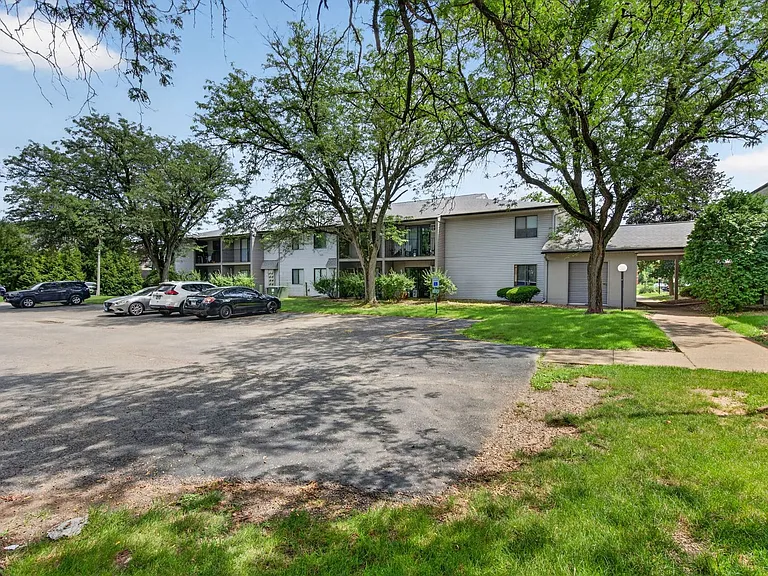 Willow Knolls Apartments — Photo 34