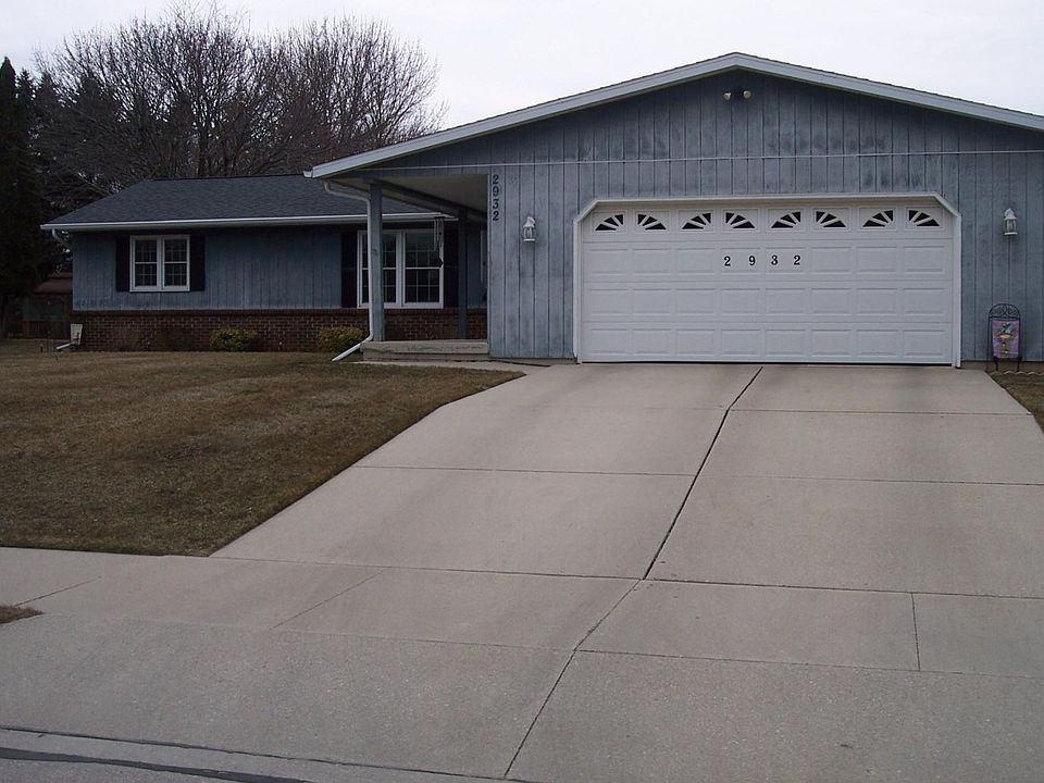 2nd image of 2932 40th St