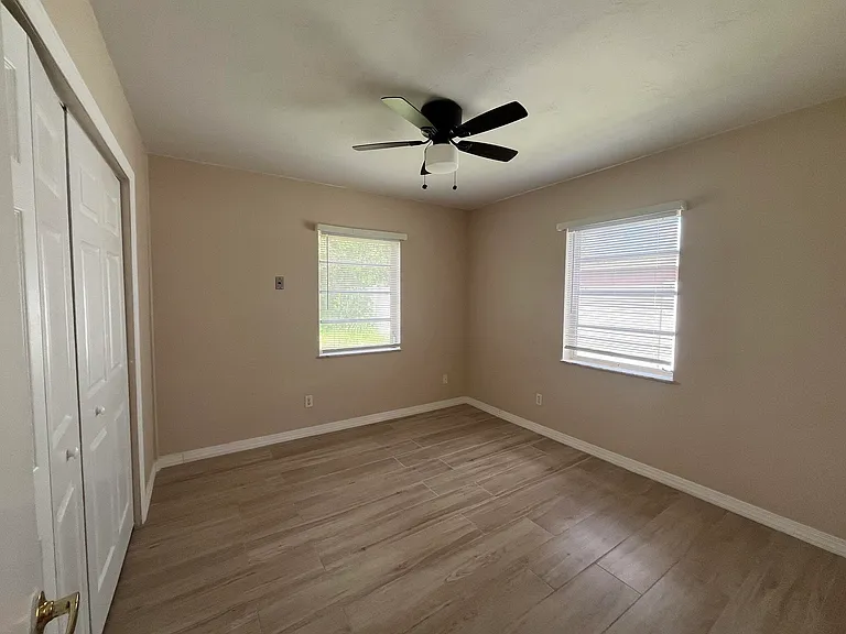 213 NE Prima Vista Blvd — Photo 7